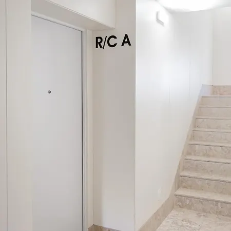 The Hideaway, 2 Bed Urban Terrace Лиссабон