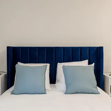 The Hideaway, 2 Bed Urban Terrace 아파트 *