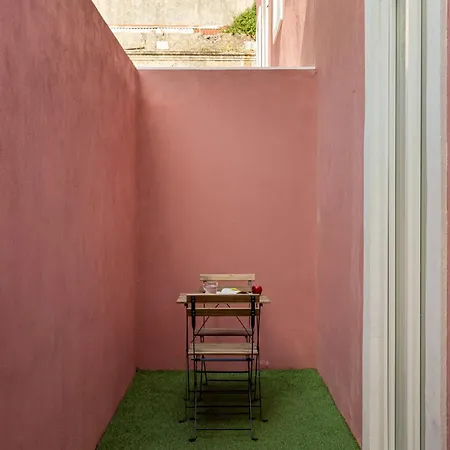 The Hideaway, 2 Bed Urban Terrace Apartment